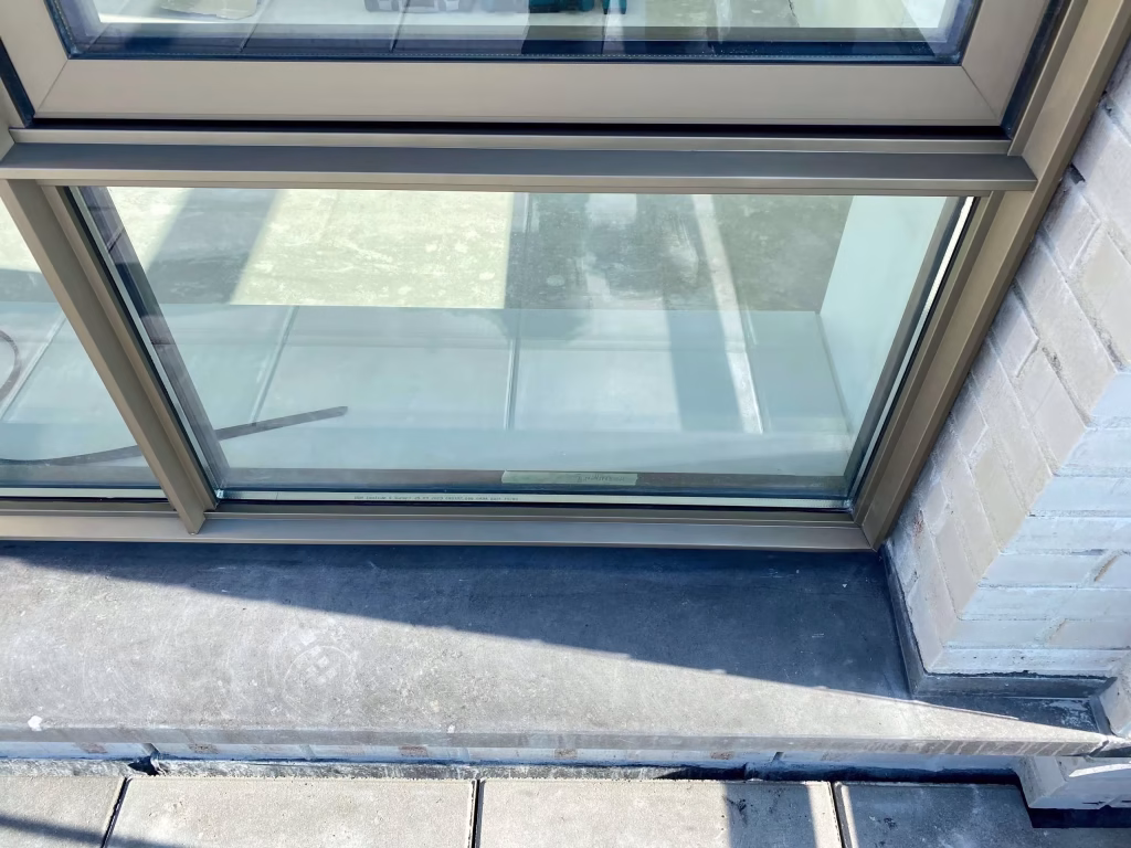 Roestvorming onder geanodiseerde aluminium kozijnen onzichtbaar herstellen