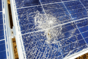 Schade door zonnepaneleninstallatie oplossen